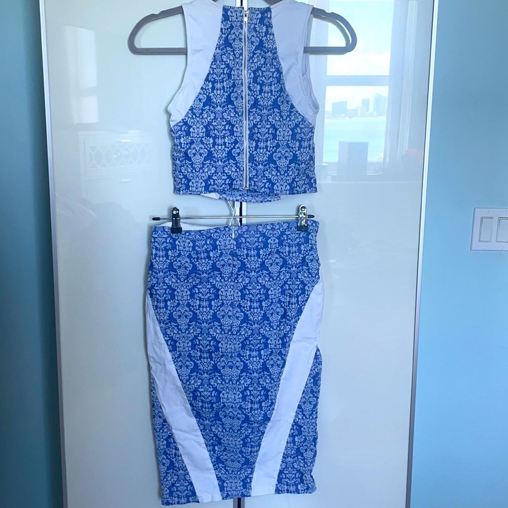 🔹 Blue & White Two-Piece Set – Top & Skirt 🔹